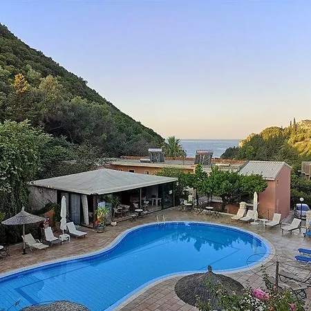 Mermaid Pool And Bar פאלאוקסטריצה
